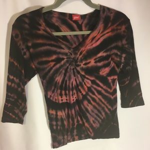 The COOLEST tie-dye 3/4 sleeve shirt